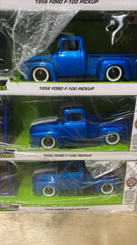 Машина (Пикап) Jada 1956 Ford F-100 Pickup 1:24 с дополнительным комплектом колес фото 8