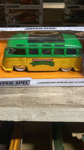 Машина Jada 1:24 Teenage Mutant Ninja Turtles 1962 Volkswagen Bus фото 5