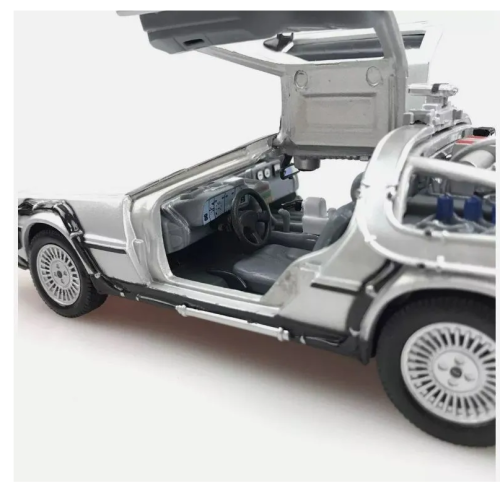 Модель автомобиля (машина времени) Делориан Delorean DMC-12 1:24 BACK TO THE FUTURE (Назад в будущее) фото 12