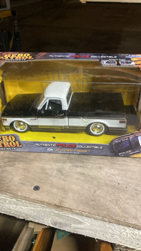 Машина Jada 1972 Chevrolet Cheyenne Pickup 1:24 фото 8