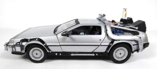 Модель автомобиля (машина времени) Делориан Delorean DMC-12 1:24 BACK TO THE FUTURE (Назад в будущее) фото 4