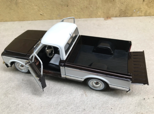 Машина Jada 1972 Chevrolet Cheyenne Pickup 1:24 фото 6