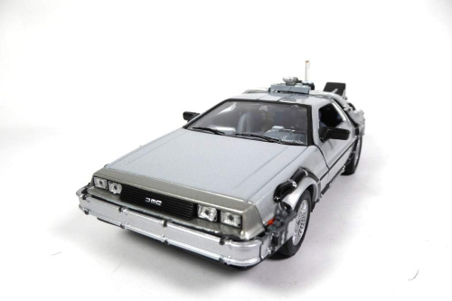 Модель автомобиля (машина времени) Делориан Delorean DMC-12 1:24 BACK TO THE FUTURE (Назад в будущее) фото 9
