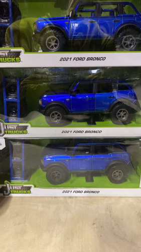 Машина 1:24 Jada 2021 Ford Bronco (синий) с дополнительным комплектом колес фото 9