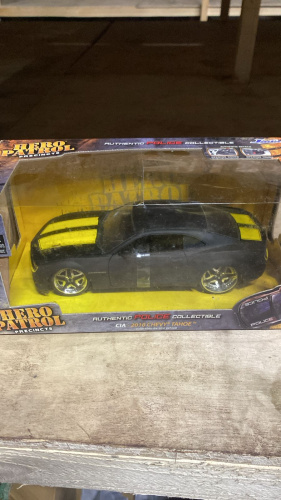 Машина Jada Chevrolet Camaro SS 1/24 чёрный с желтыми полосками фото 2