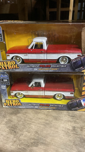 Машина Jada 1:24 1972 Chevy Cheyenne (красно-белая) фото 3