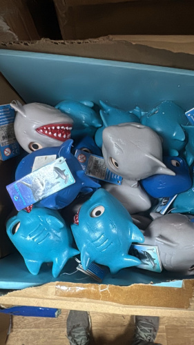 Игрушка антистресс Акула сквиш фото 2