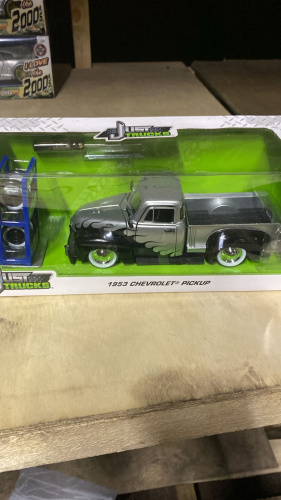Машина (Пикап) Jada 1953 Chevrolet pickup 1:24 с дополнительным комплектом колес фото 7