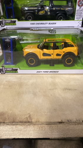 Машина 1:24 Jada 2021 Ford Bronco (Orange) с дополнительным комплектом колес фото 2